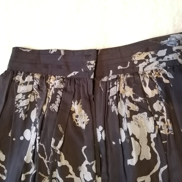 H&M floral flowy skirt, size 6 - Picture 5 of 7